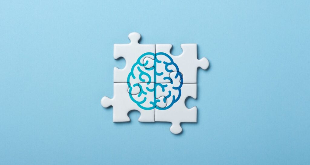 Cervello su 4 pezzi di un puzzle unito